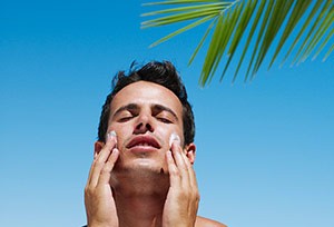 استفاده از ضد آفتاب برای داشتن پوست سالم