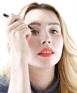 how-to-apply-liquid-eyeliner-6