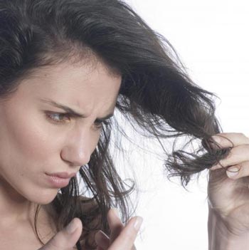 شستشوی موی سر با آب سبک منجر به فدا کردن درخشش مو می شود