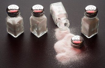 ۱۳ ماده غذایی که میزان نمک آن‌ها شگفت‌زده‌تان می‌کند (قسمت دوم)