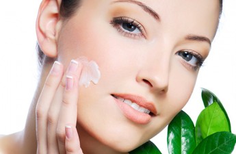 نتایج احتمالی پاکسازی صورت با روغن پاک‌کننده آرایش