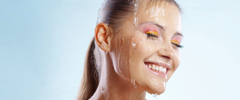 بایدها و نبایدهای لوازم آرایشی ضد آب