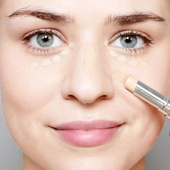 اصول آرایش چشم + یکنواخت کردن رنگ پوست دور چشم با بقیه پوست