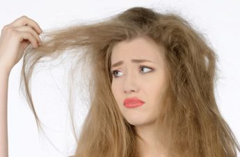 علت خشکی کاذب پوست سر و چربی بیش‌ازحد موها چیست؟