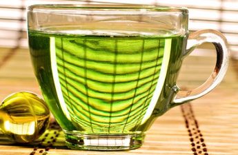 ۳ خاصیت استثنایی چای سبز برای مبارزه با پیری
