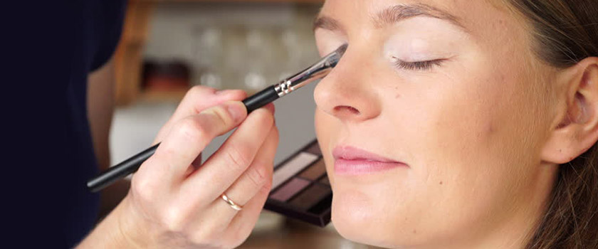 آموزش آرایش چشم دودی با مناسب ترین رنگ سایه چشم برای چشم رنگی ها