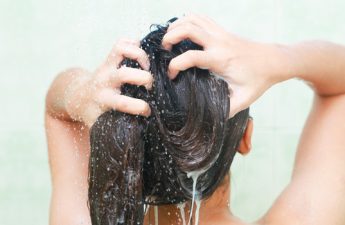 چگونه موهای خود را بدون شامپو بشوییم؟