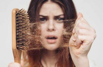 ۱۰ علت اصلی ریزش مو در نوجوانان و راه های درمان آن