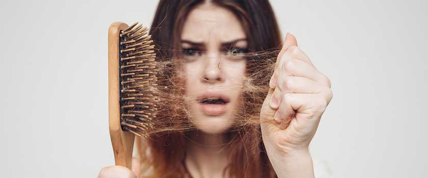 ۱۰ علت اصلی ریزش مو در نوجوانان و راه های درمان آن