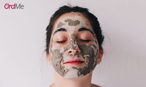 وجود سرامید در ماسک برای درمان خشکی پوست مؤثر است.