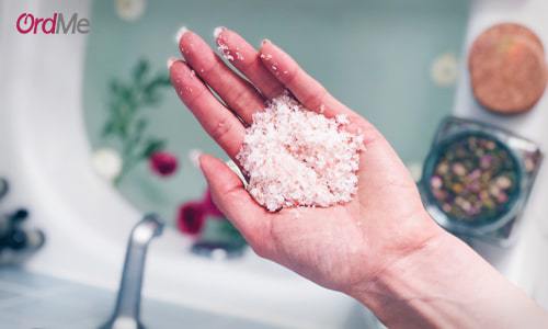 حمام نمک خانگی، یکی از روش های طبیعی مراقبت از پوست