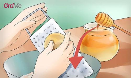 ماسک سیب زمینی و عسل یکی از روش های خانگی درمان لکه های قهوه ای