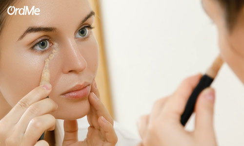 برای انجام زیرسازی حرفه ای آرایش صورت نیاز به کانسیلر دارید.