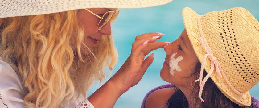 بررسی عوارض جانبی ضد آفتاب به همراه روش های پیشگیری از آن