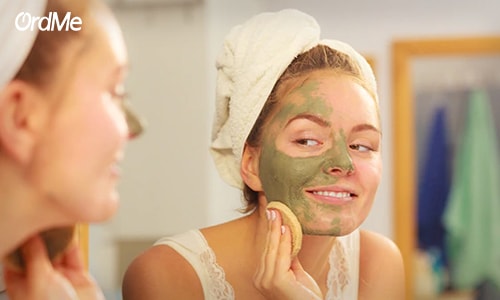 یکی از فواید استفاده از ماسک صورت پاک کردن عمیق پوست است.