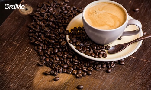 برای جلوگیری از تیره شدن لب ها کمتر قهوه بنوشید