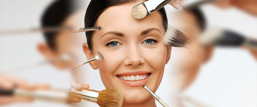 انواع پد آرایشی و برس مناسب زیرسازی آرایش صورت