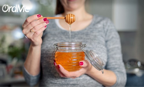 استفاده از عسل برای مراقبت از پوست چرب