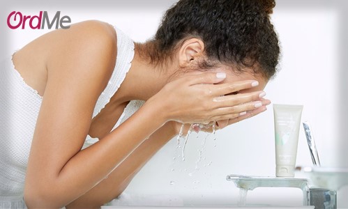 تمیز نکردن صورت علت جوش زدن پوست بعد از آرایش