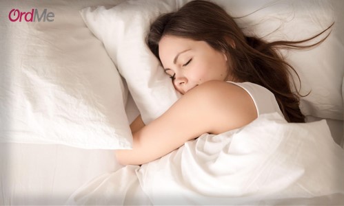 اهمیت خواب کافی در مراقبت از پوست در ایام قاعدگی