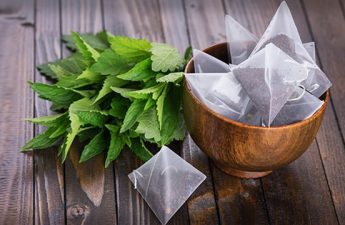 فواید و کاربردهای چای سیاه و چای سبز برای پوست